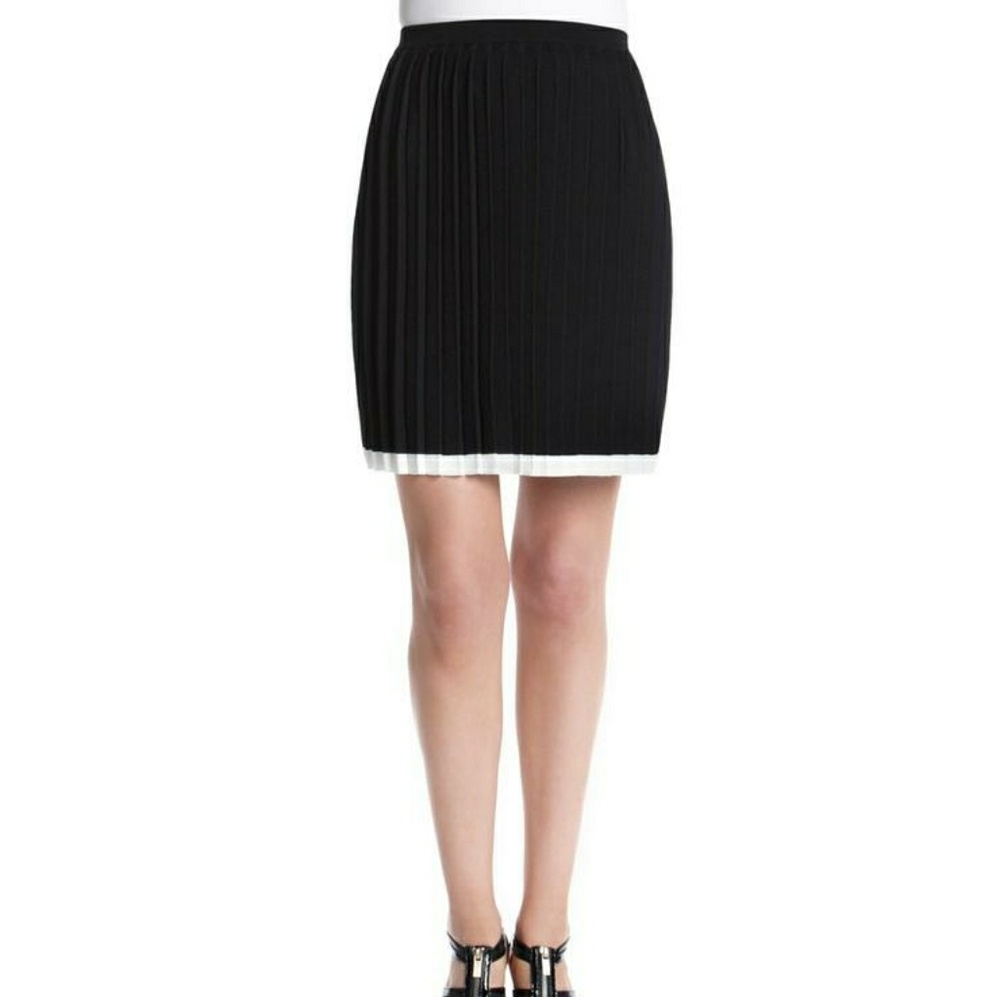 Michael Kors Pleated Skirt black color Size M